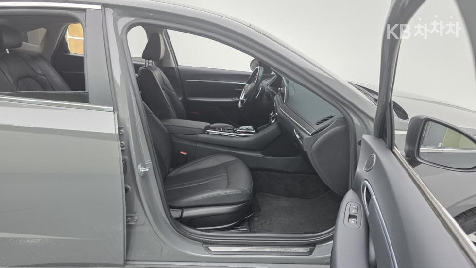 Hyundai Sonata (DN8)2.0 Premium - 14