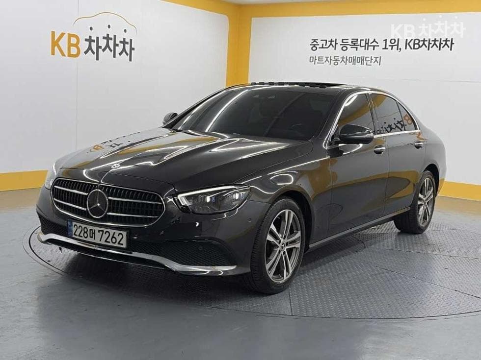 Mercedes-Benz E-Class (W213) E350 4MATIC Avantgarde - Image 1
