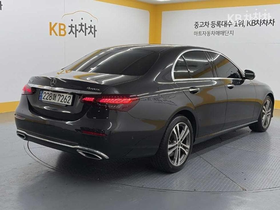 Mercedes-Benz E-Class (W213)E350 4MATIC Avantgarde - 4