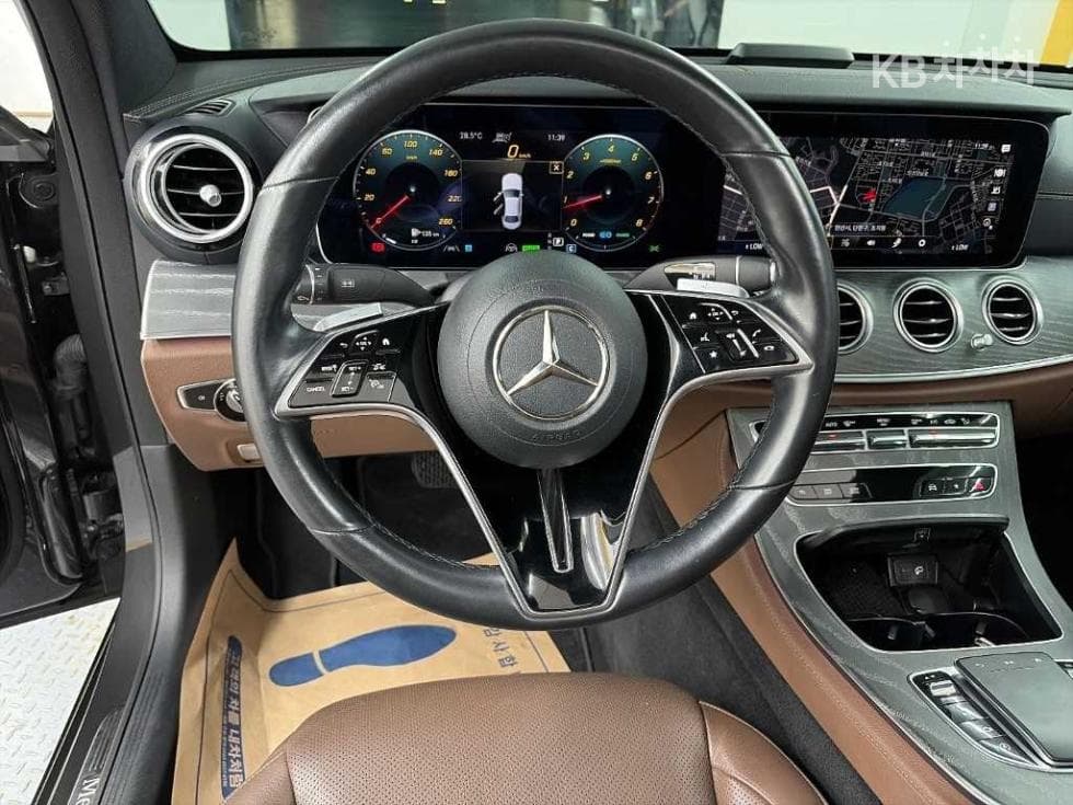 Mercedes-Benz E-Class (W213)E350 4MATIC Avantgarde - 9