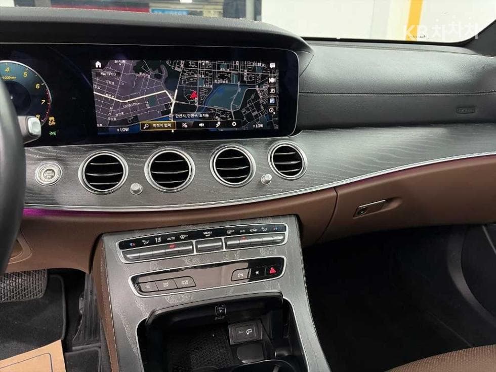 Mercedes-Benz E-Class (W213)E350 4MATIC Avantgarde - 10