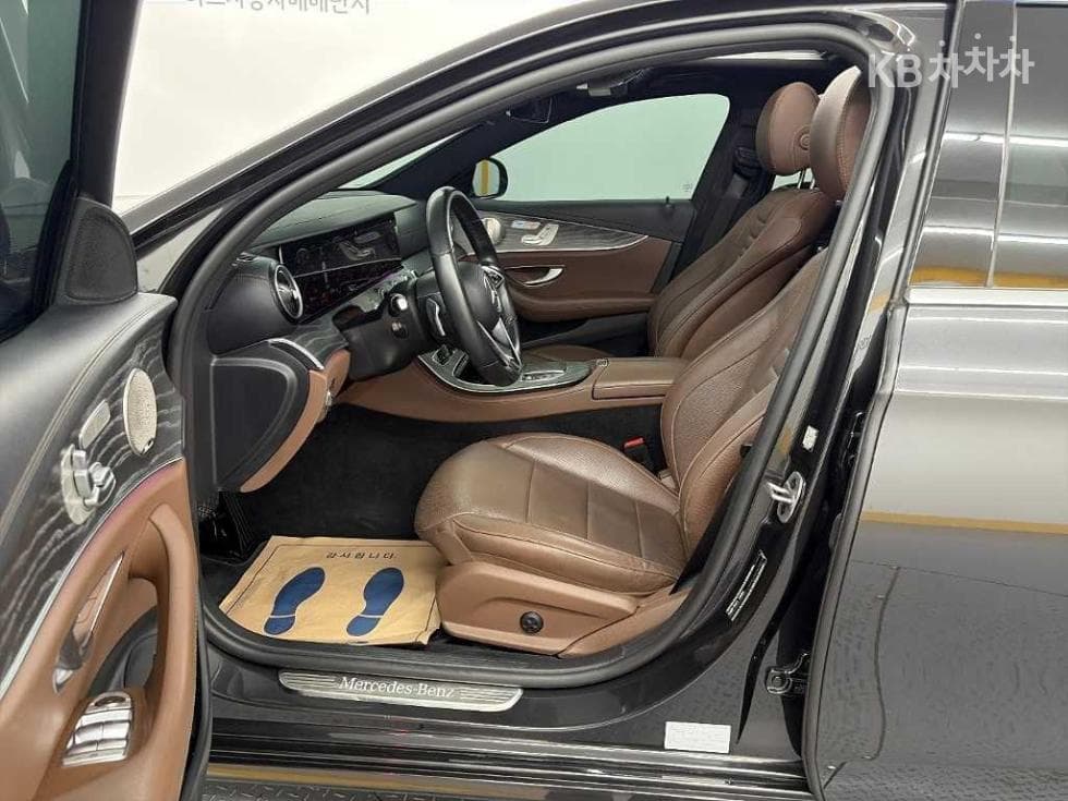 Mercedes-Benz E-Class (W213)E350 4MATIC Avantgarde - 11