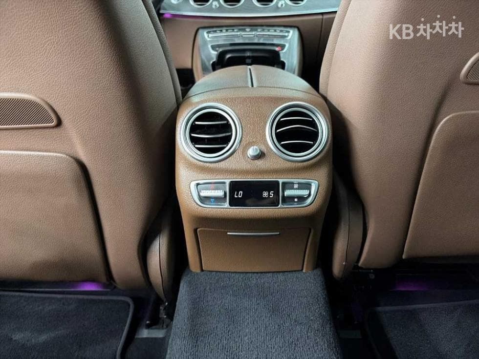Mercedes-Benz E-Class (W213)E350 4MATIC Avantgarde - 14