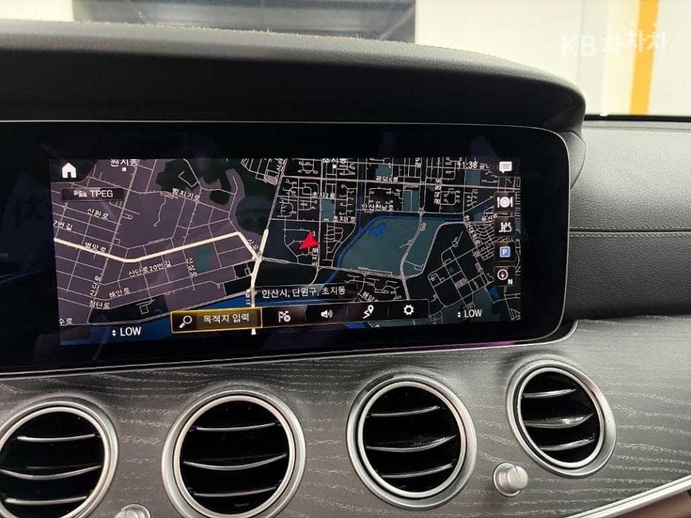 Mercedes-Benz E-Class (W213)E350 4MATIC Avantgarde - 17