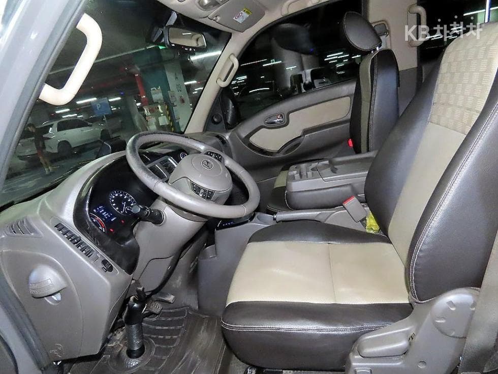 Hyundai Porter 2Extra Long Double Cab CRDi Premium - 7