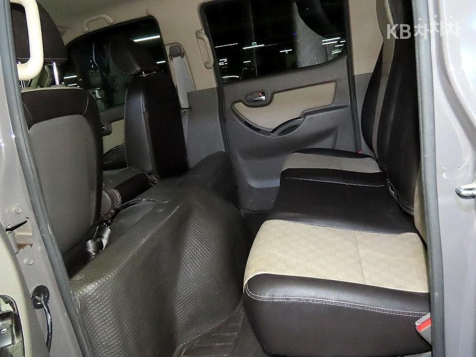 Hyundai Porter 2Extra Long Double Cab CRDi Premium - 8