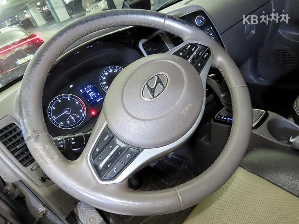 Hyundai Porter 2Extra Long Double Cab CRDi Premium - 9