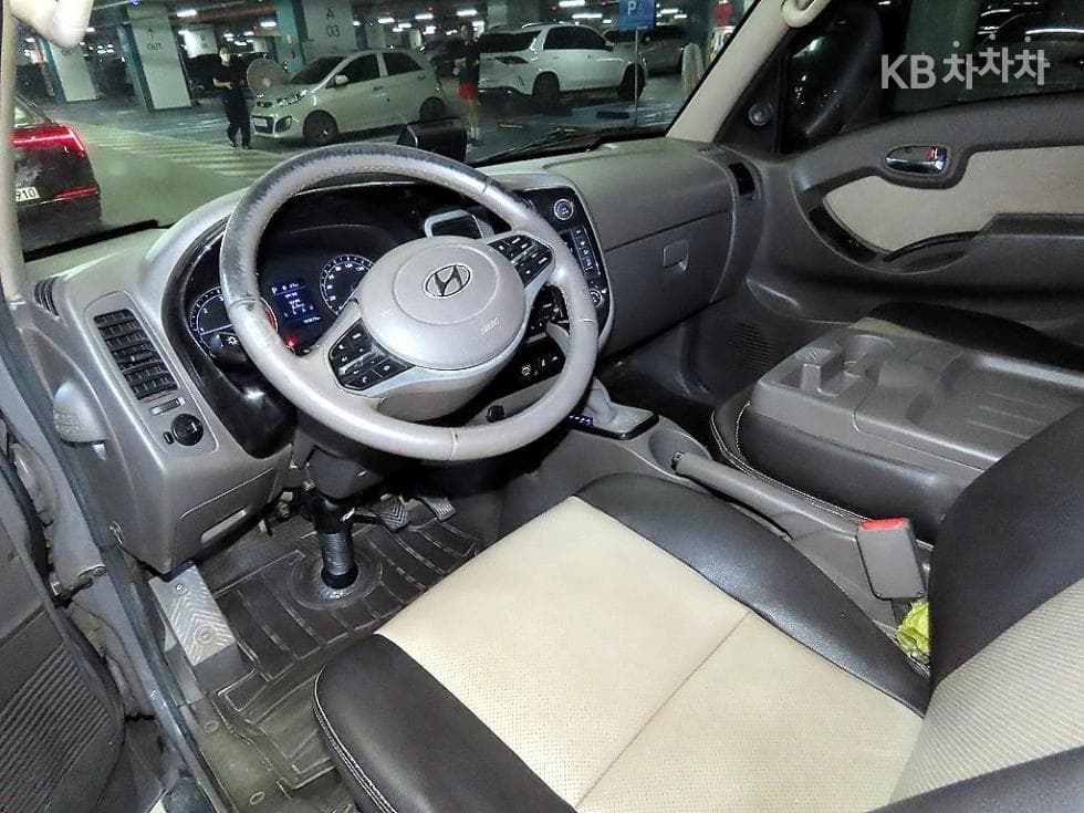 Hyundai Porter 2Extra Long Double Cab CRDi Premium - 11