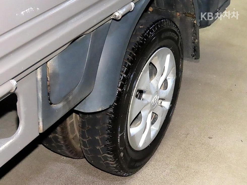 Hyundai Porter 2Extra Long Double Cab CRDi Premium - 17