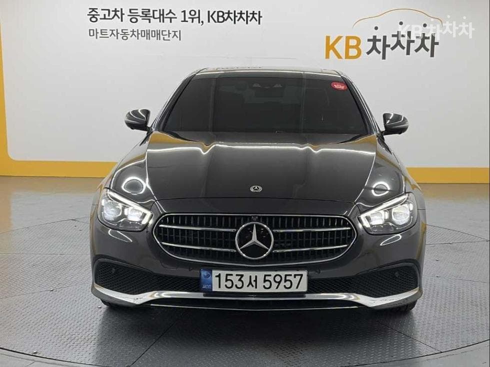 Mercedes-Benz E-Class (W213) E350 4MATIC Avantgarde - Image 1