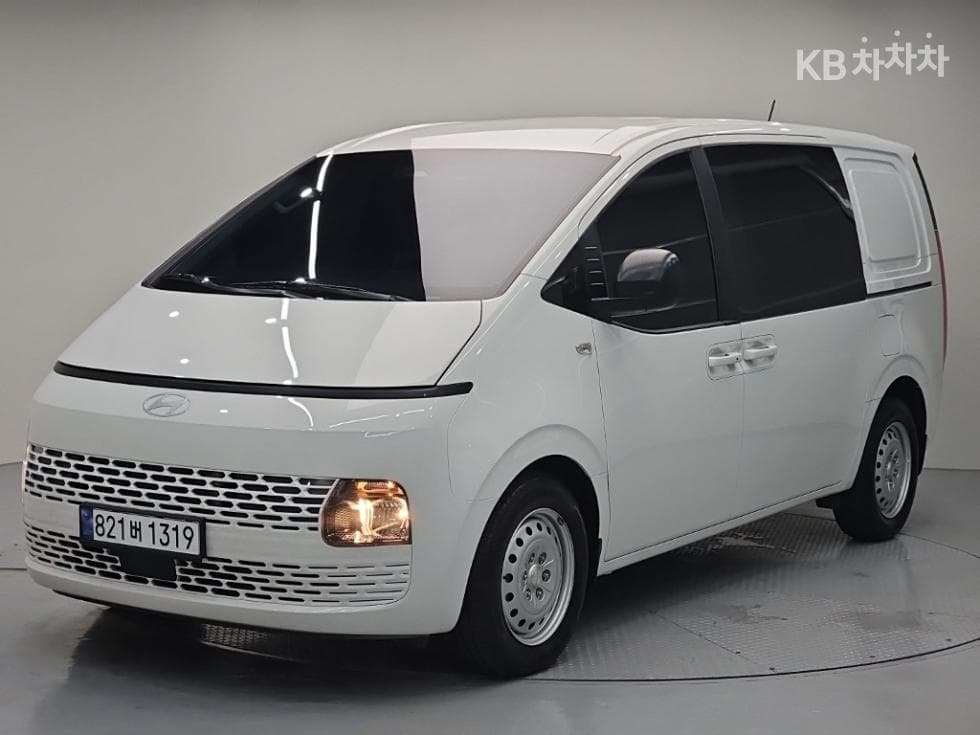 Хюндай Staria Cargo 2.2 Cargo 5 Смарт - Image 1
