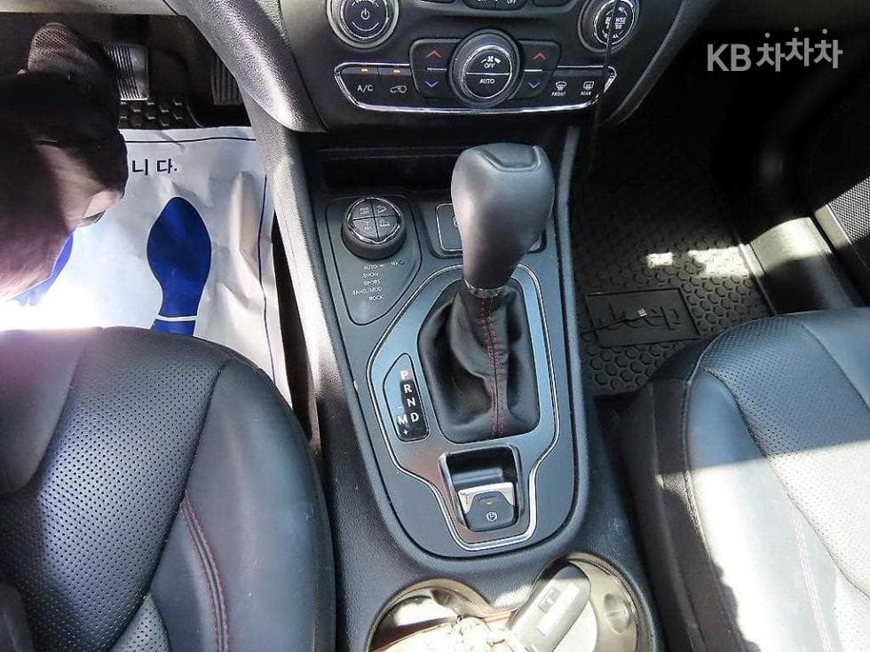 지프 체로키(KL)3.2 Gasoline AWD Trailhawk - 10