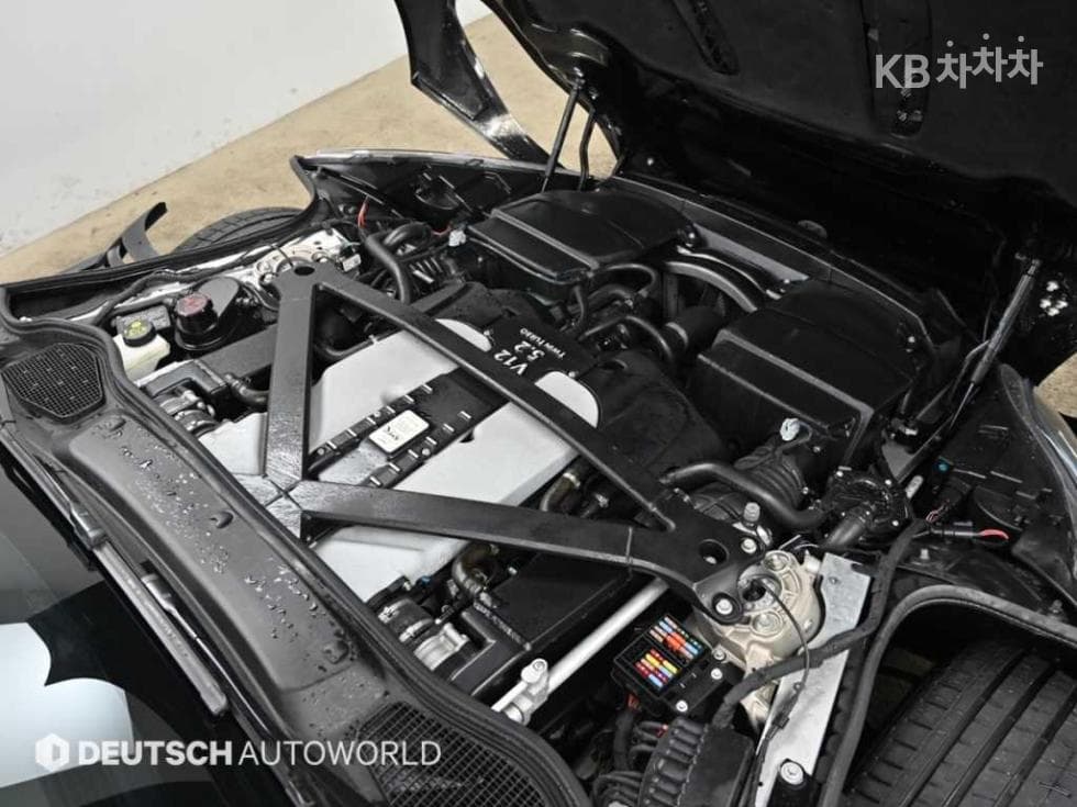 애스턴마틴 DB115.2 V12 Купе AMR - 6