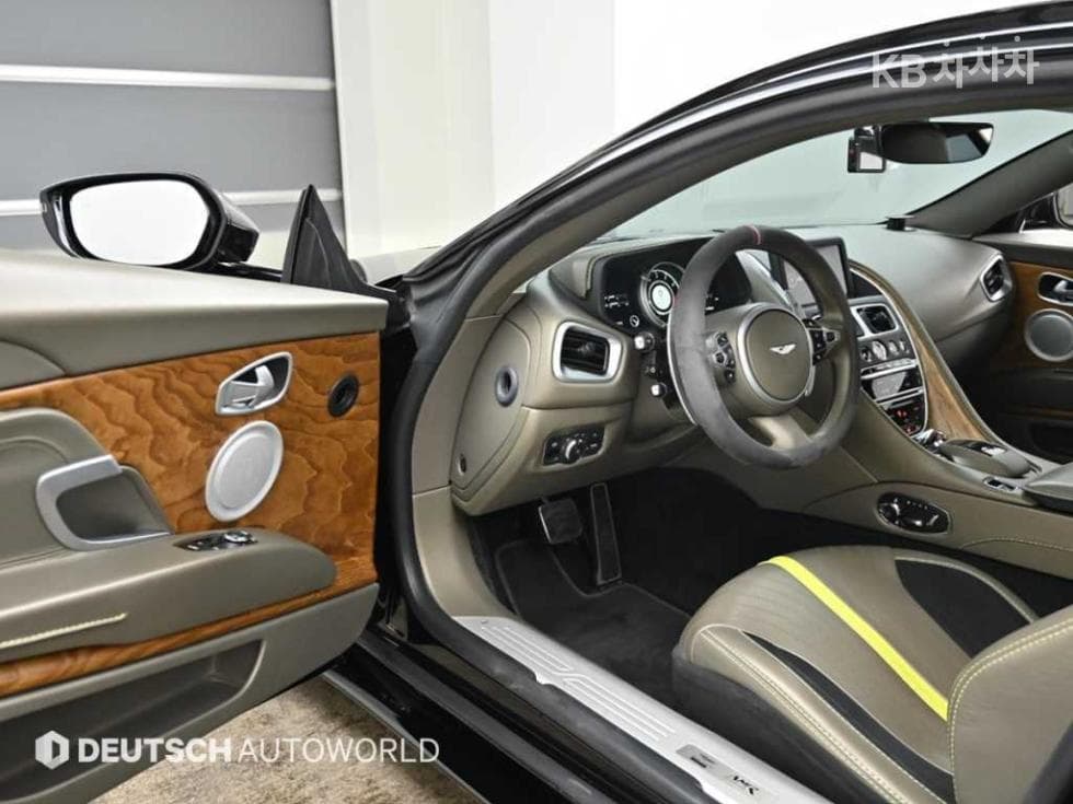 애스턴마틴 DB115.2 V12 Купе AMR - 11