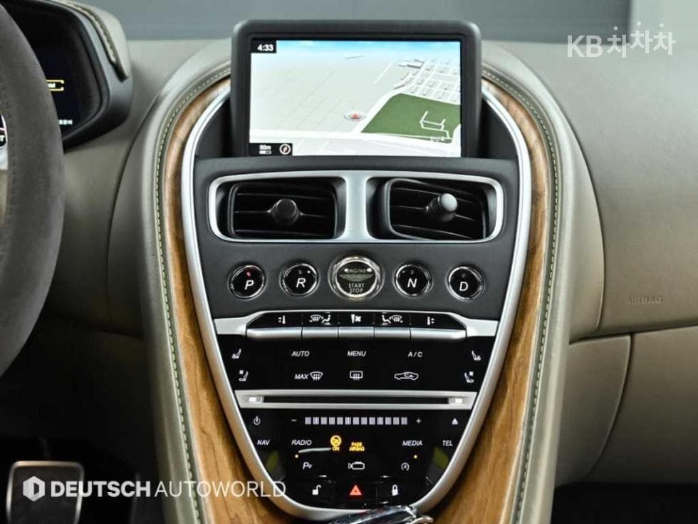 애스턴마틴 DB115.2 V12 Купе AMR - 14