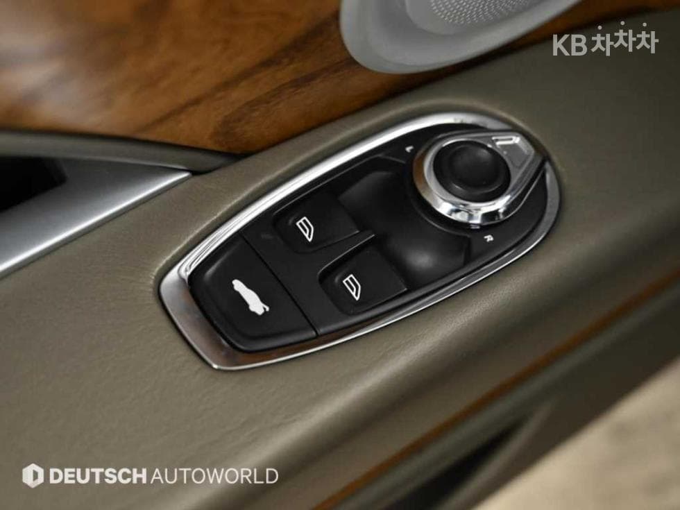 애스턴마틴 DB115.2 V12 Купе AMR - 16