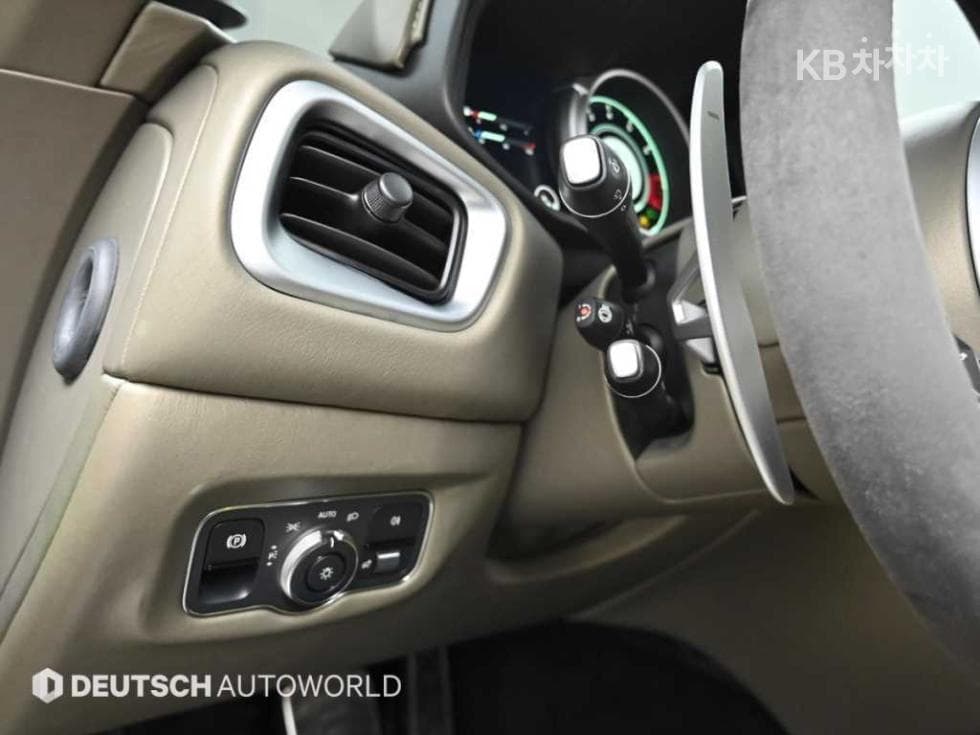 애스턴마틴 DB115.2 V12 Купе AMR - 17