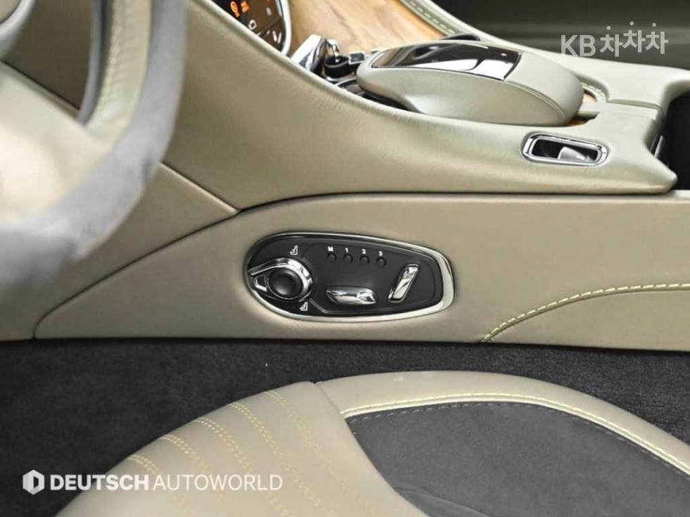 애스턴마틴 DB115.2 V12 Купе AMR - 19