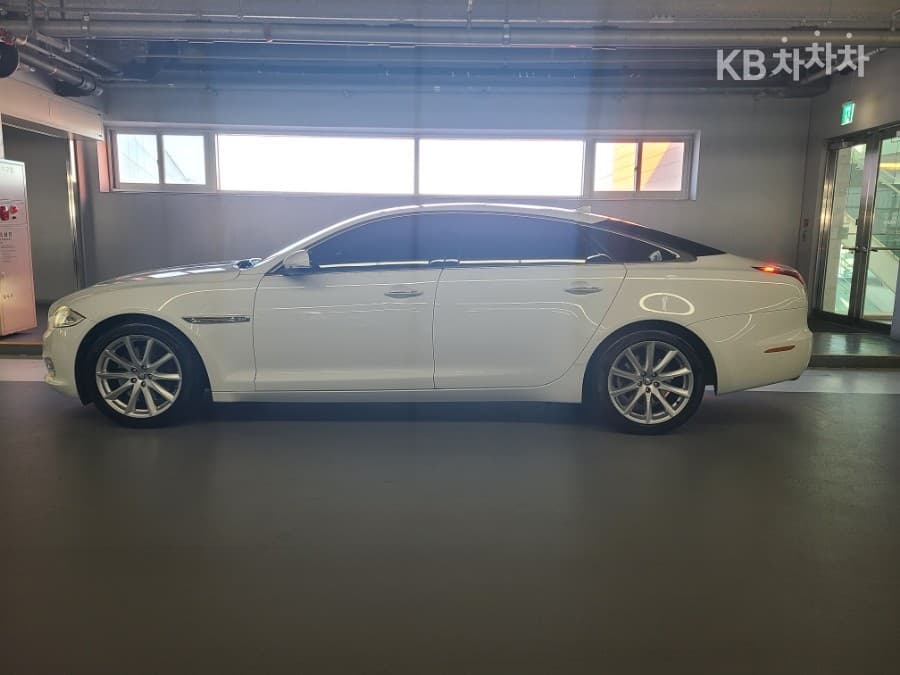 Jaguar All New XJ3.0D Премиум Люкс LWB X351 - 3