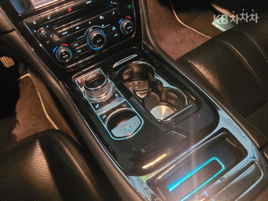 Jaguar All New XJ3.0D Премиум Люкс LWB X351 - 17