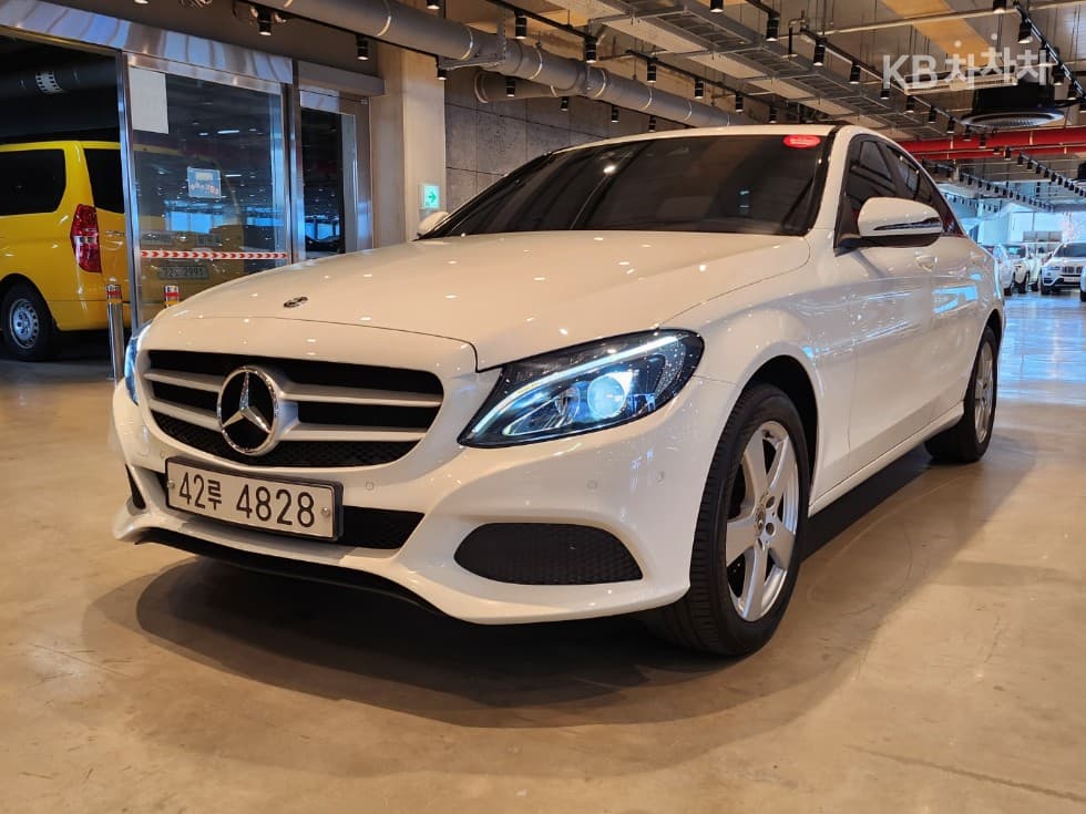 Mercedes-Benz The New (фейслифт) C-Клас C200 W205(14~) - Image 1