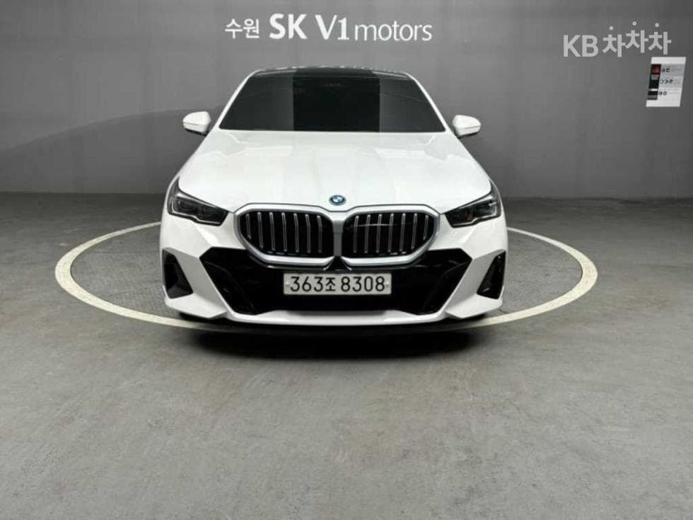 BMW New5 Series(G60) 530e M Sport - Image 1