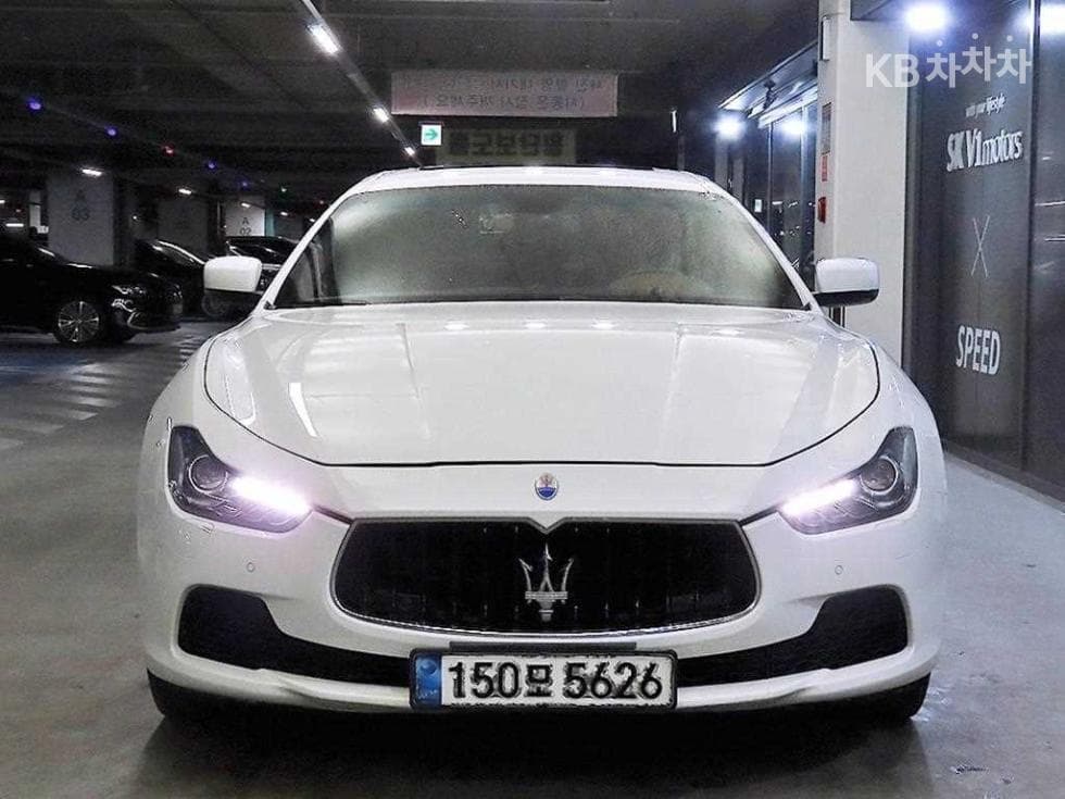 마세라티 기블리3.0 V6 3-토 поколение - 2