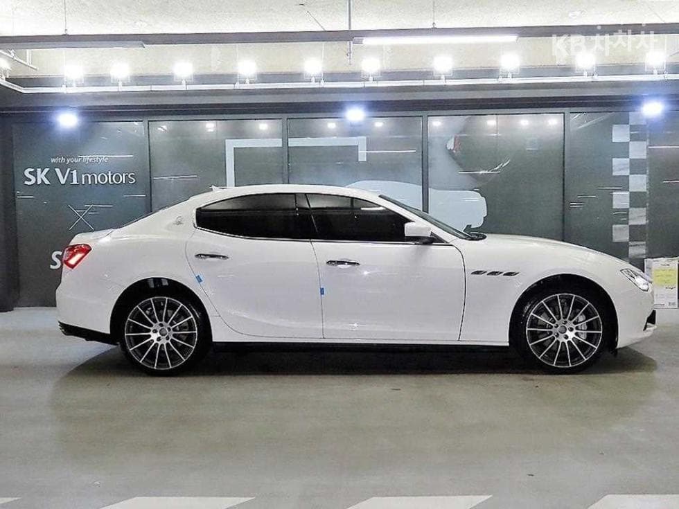 마세라티 기블리3.0 V6 3-토 поколение - 3