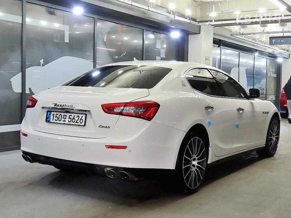 마세라티 기블리3.0 V6 3-토 поколение - 4