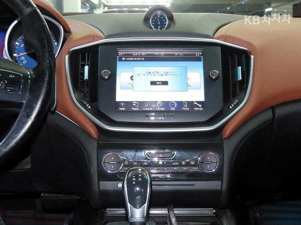 마세라티 기블리3.0 V6 3-토 поколение - 11