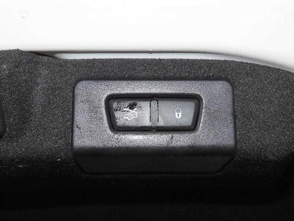 마세라티 기블리3.0 V6 3-토 поколение - 14