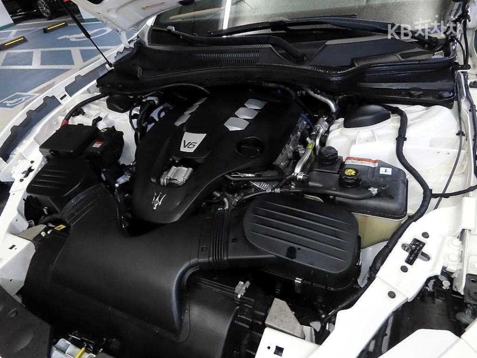 마세라티 기블리3.0 V6 3-토 поколение - 19