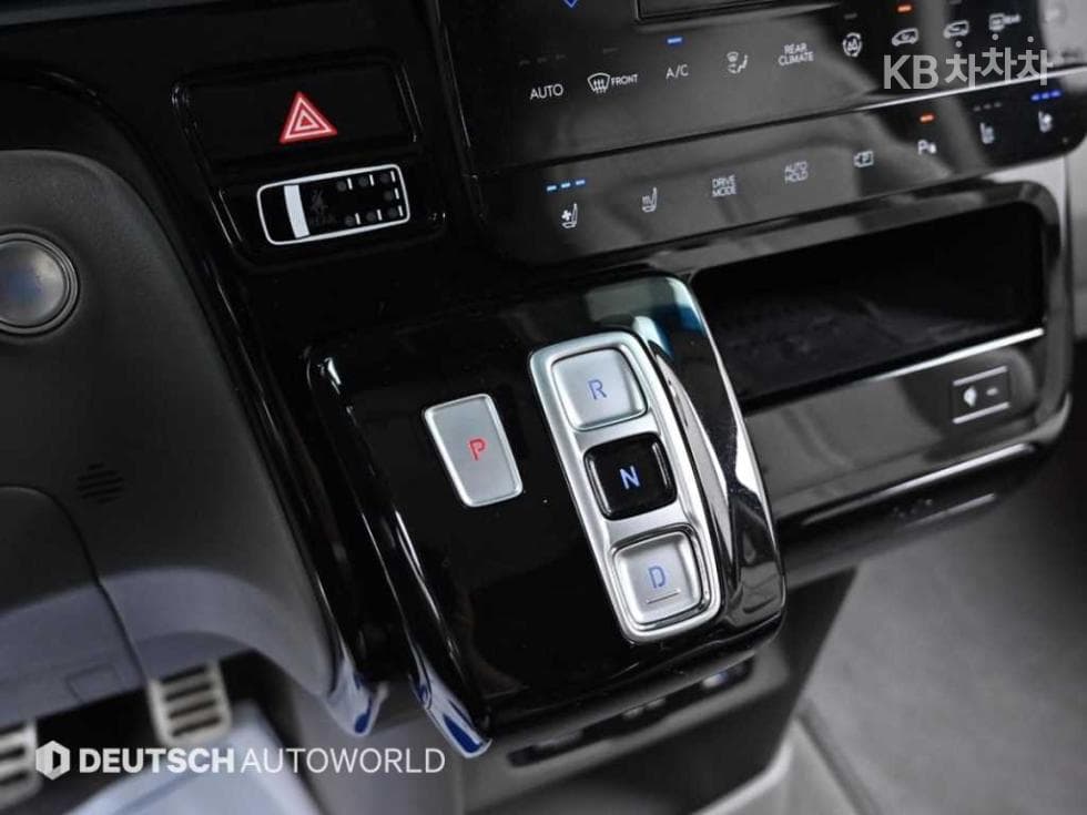 Хюндай Staria Lounge Лимузин9-местен 2.2 AWD Инспирация - 9