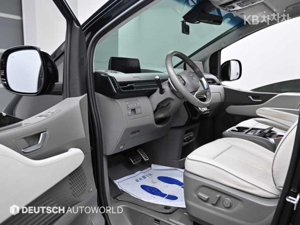 Хюндай Staria Lounge Лимузин9-местен 2.2 AWD Инспирация - 11