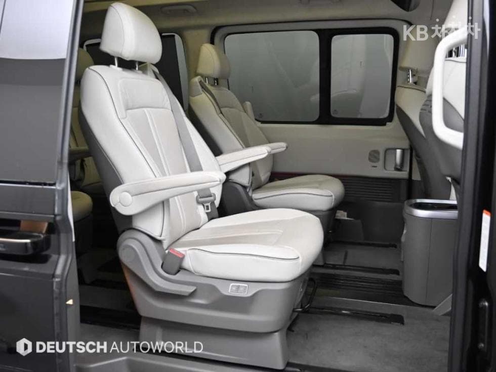 Хюндай Staria Lounge Лимузин9-местен 2.2 AWD Инспирация - 12