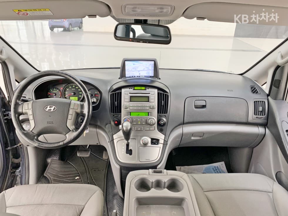 Hyundai Grand Starex12-seater Wagon CVX 4WD Premium - 7