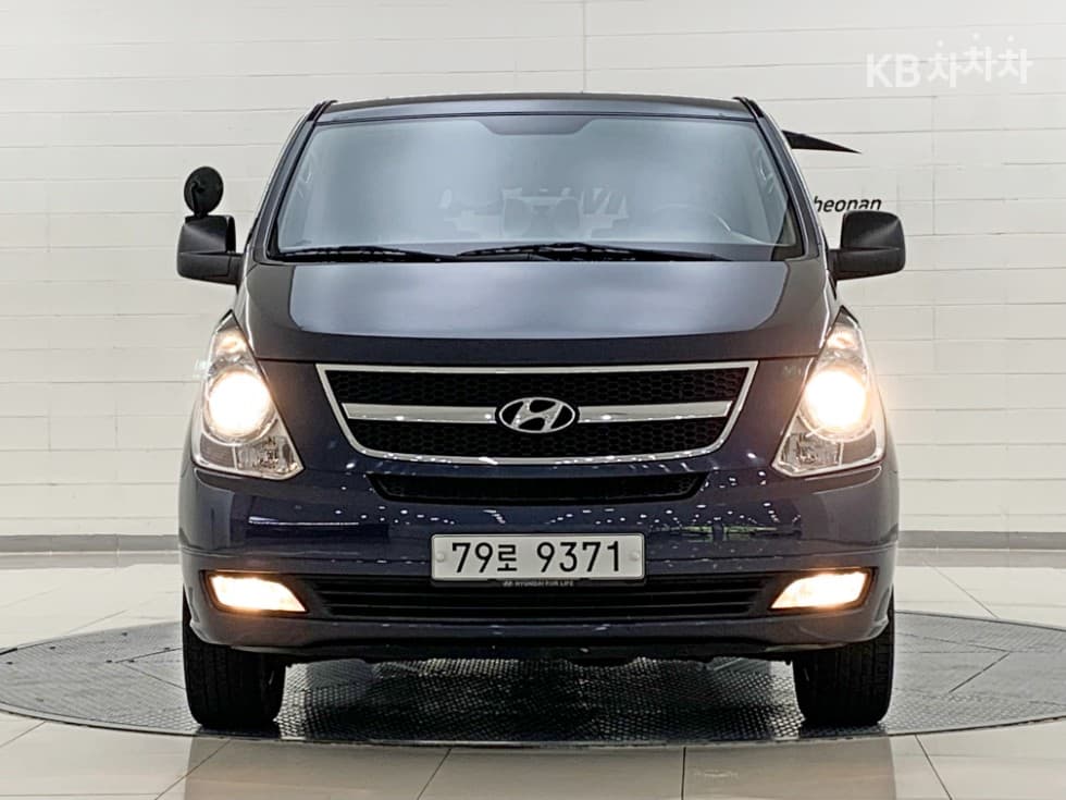 Hyundai Grand Starex12-seater Wagon CVX 4WD Premium - 3