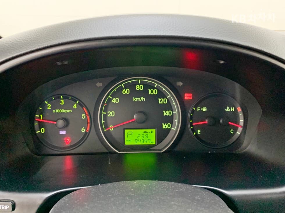 Hyundai Grand Starex12-seater Wagon CVX 4WD Premium - 8