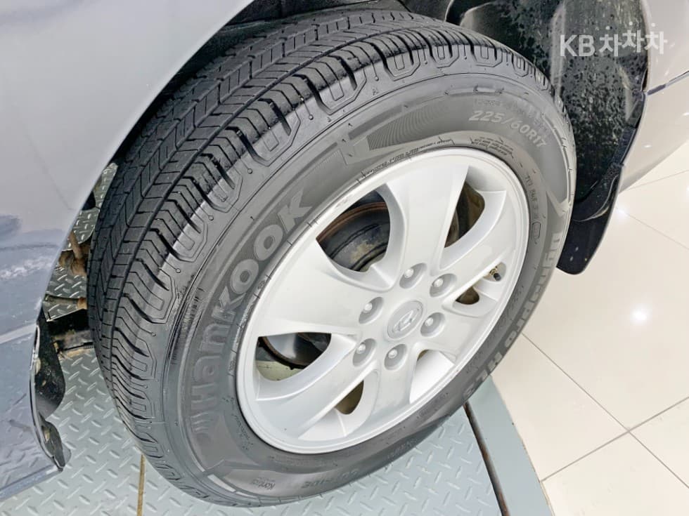 Hyundai Grand Starex12-seater Wagon CVX 4WD Premium - 5