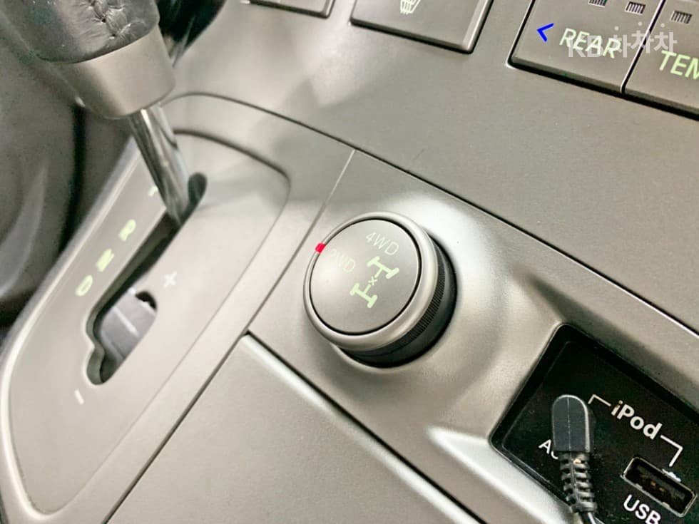 Hyundai Grand Starex12-seater Wagon CVX 4WD Premium - 9