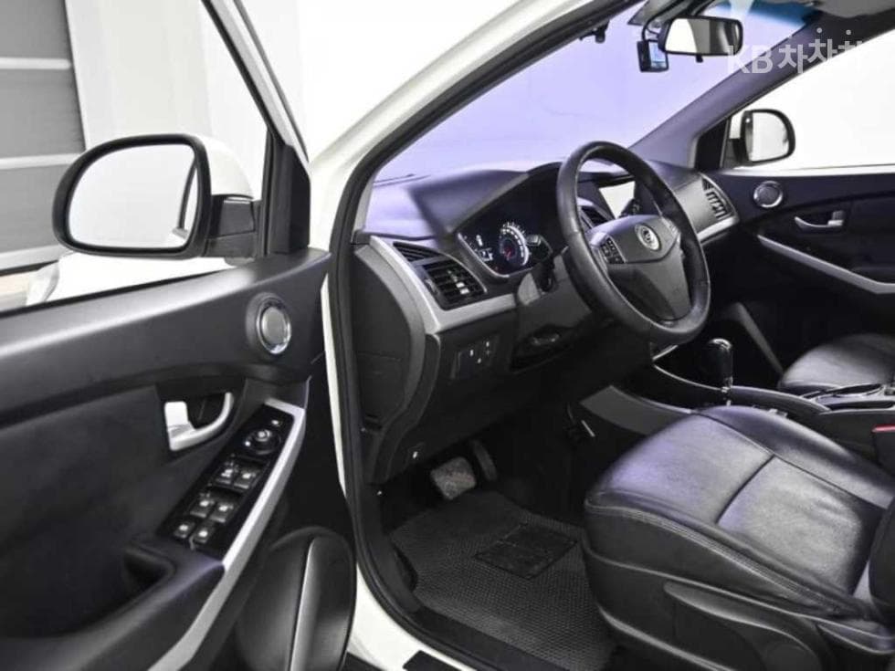 КейДжи Мобилити Нов코란도 C2.2 RX AWD Висок клас - 11