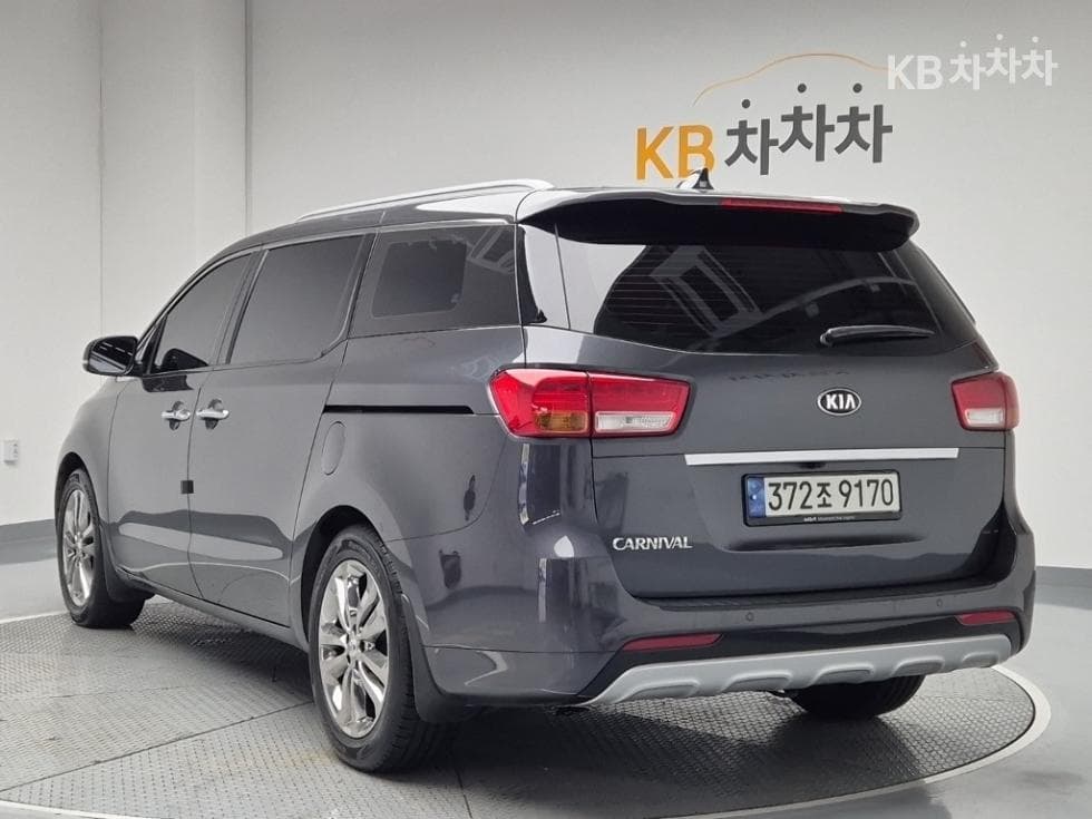 Киа All New Канивал9-местен 2.2 Дизел Noblesse - 2