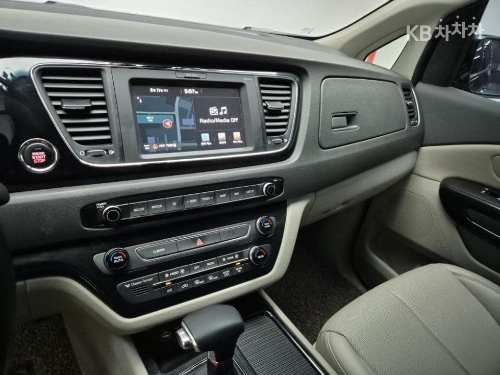 Киа All New Канивал9-местен 2.2 Дизел Noblesse - 10