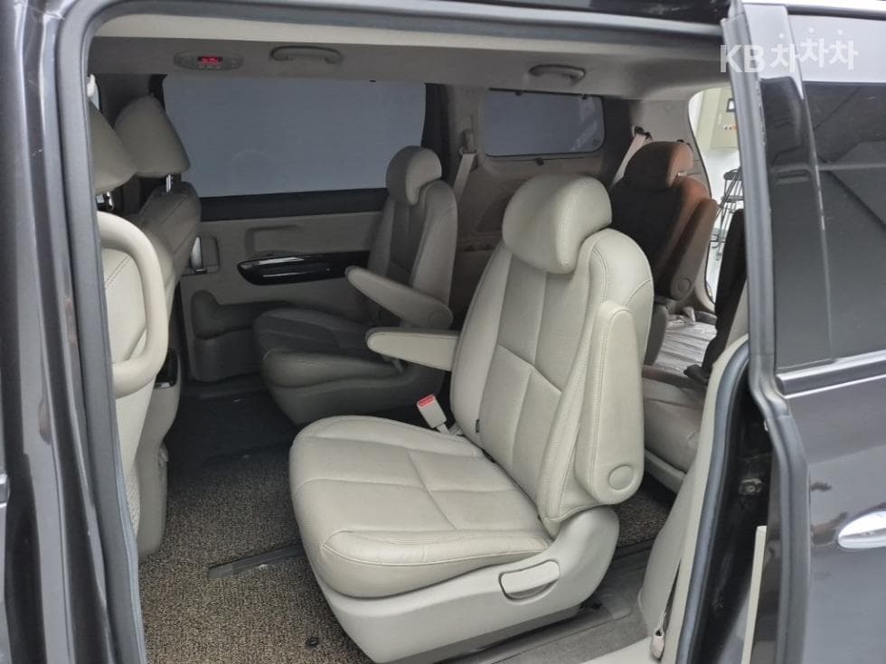 Киа All New Канивал9-местен 2.2 Дизел Noblesse - 12