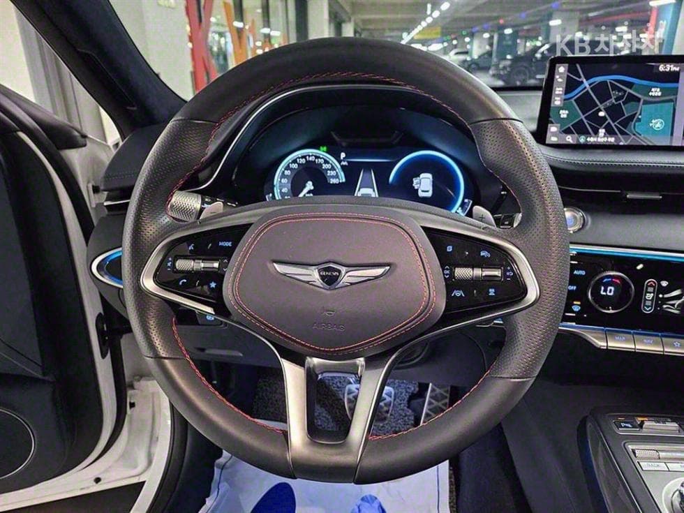 Genesis GV70Gasoline 2.5T AWD - 9