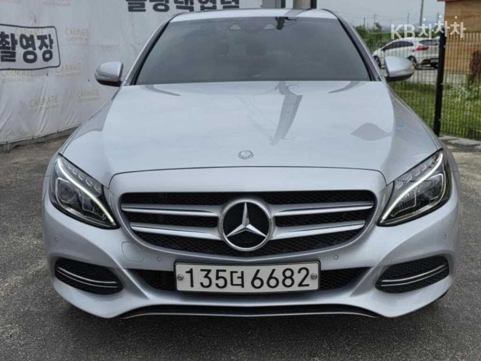 Mercedes-Benz The New (фейслифт) C-КласC200 W205