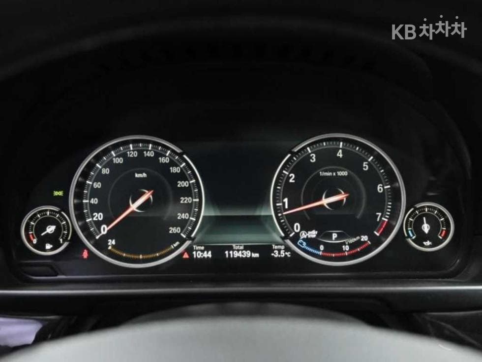 BMW Нов5 Серия528i xDrive Стандартен - 8
