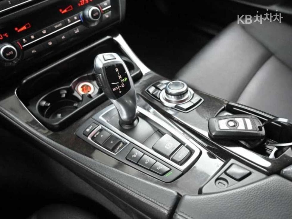 BMW Нов5 Серия528i xDrive Стандартен - 9
