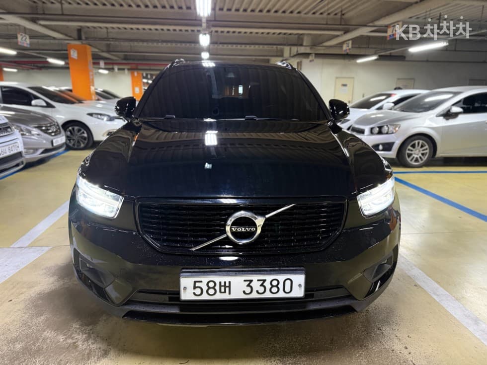 Volvo XC40 T4 AWD R-Design - Image 1