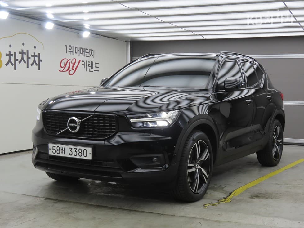 Volvo XC40 T4 AWD R-Design - Image 1